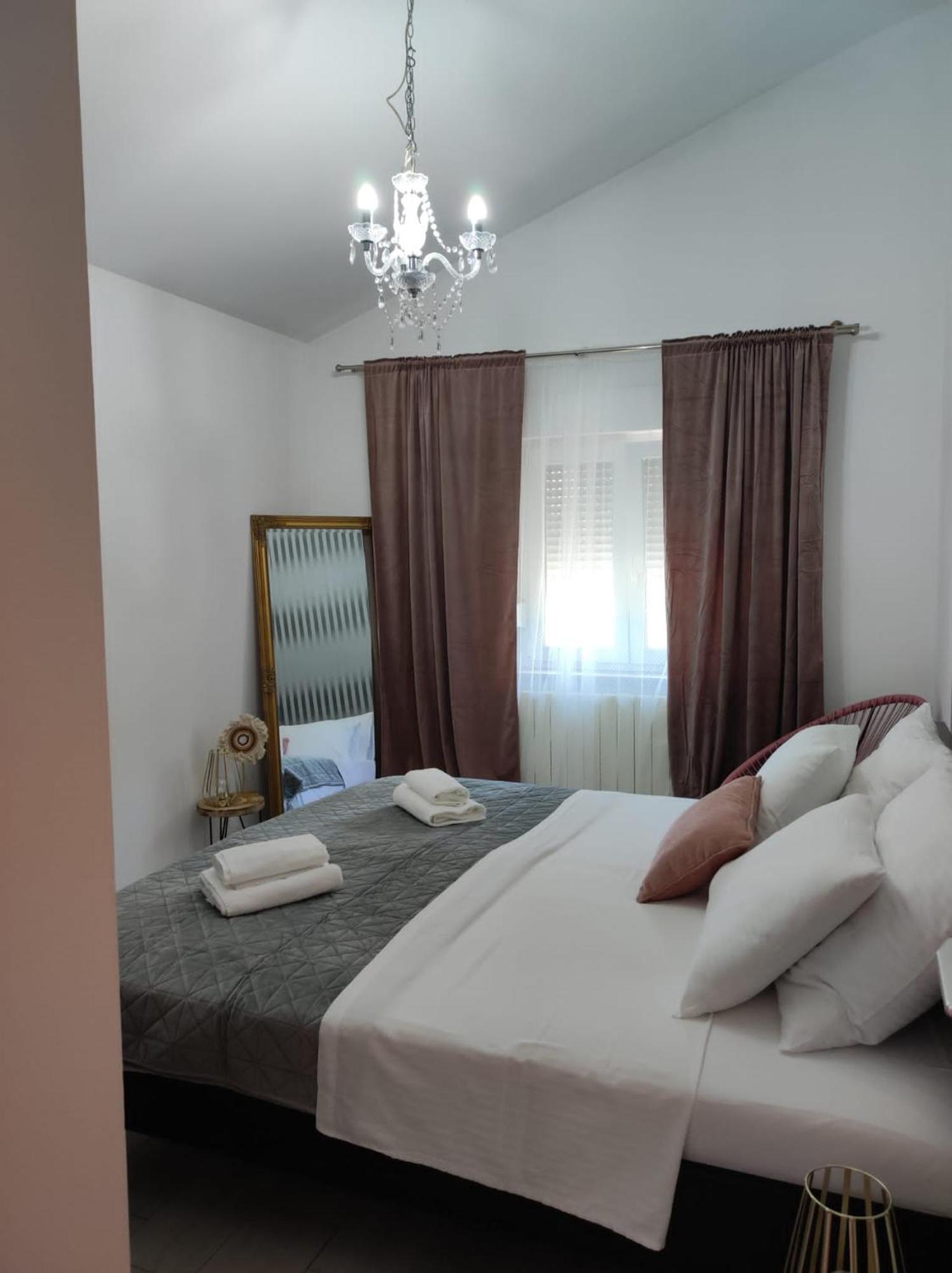 Apartman Debora Sa Privatnim Bazenom Пула Экстерьер фото