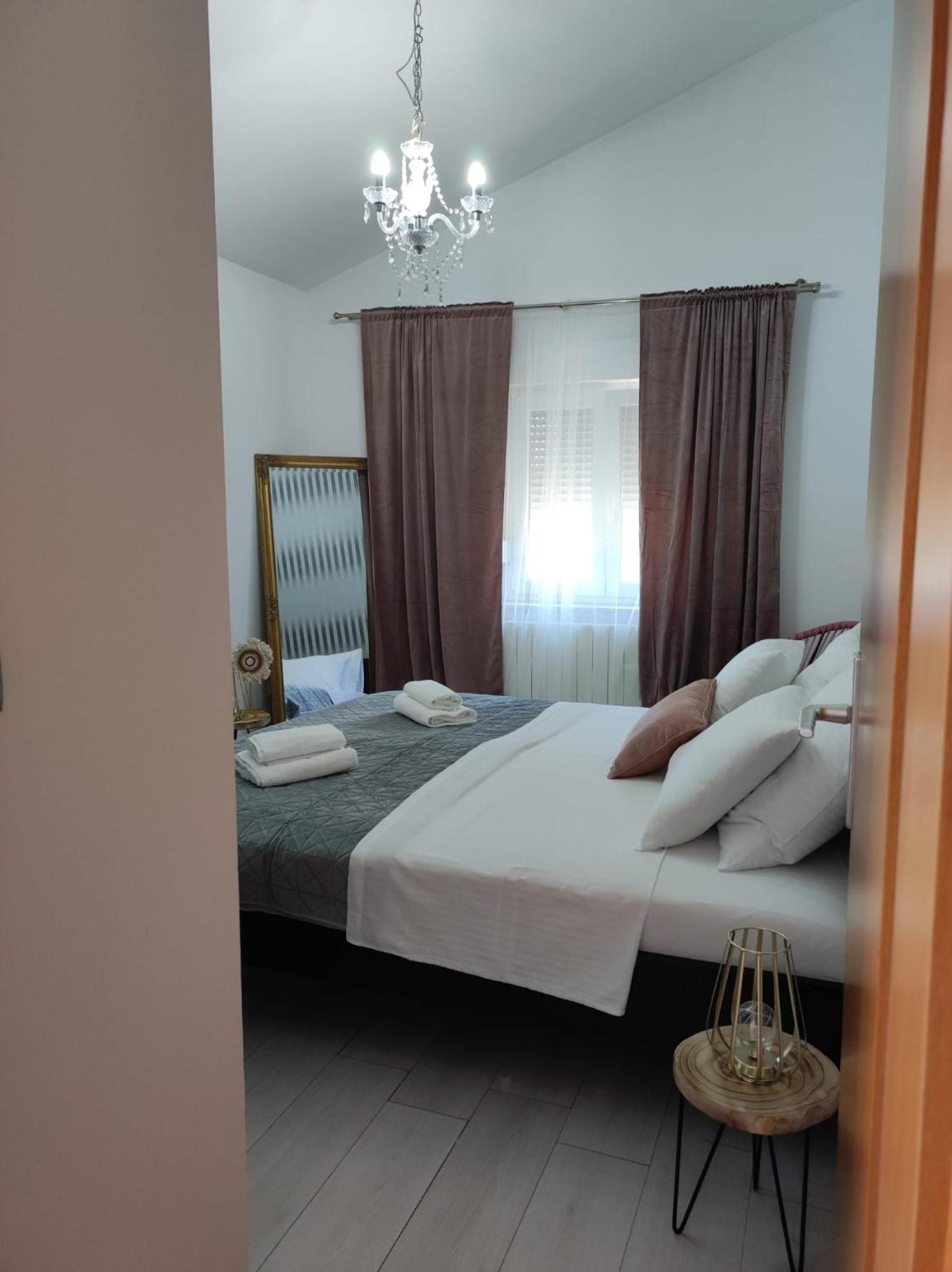 Apartman Debora Sa Privatnim Bazenom Пула Экстерьер фото