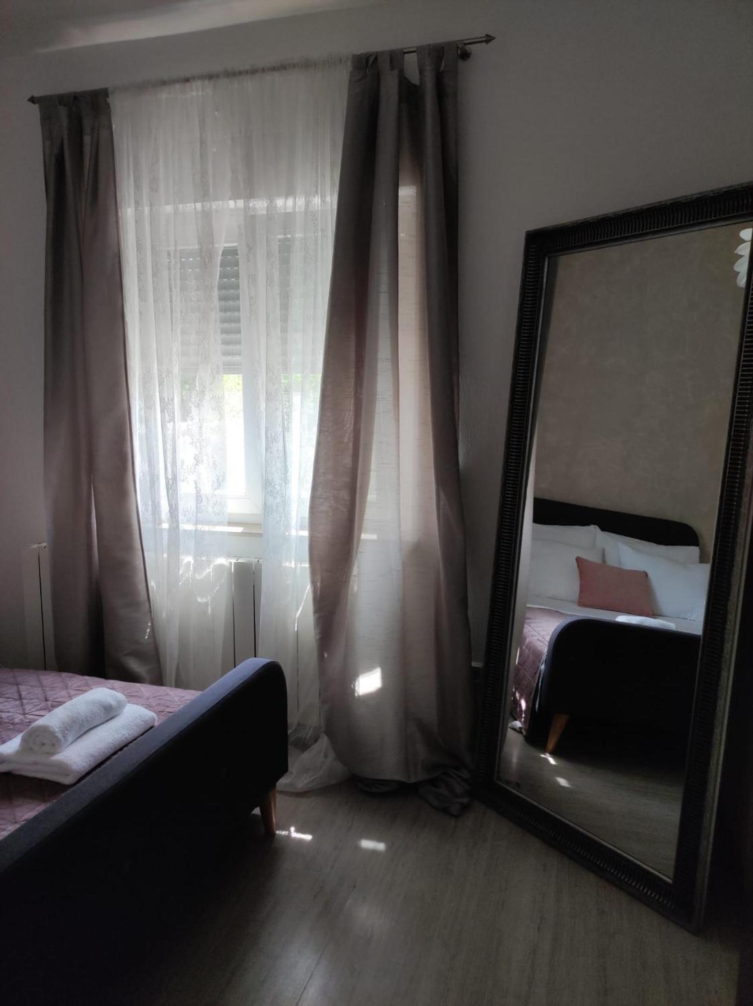 Apartman Debora Sa Privatnim Bazenom Пула Экстерьер фото