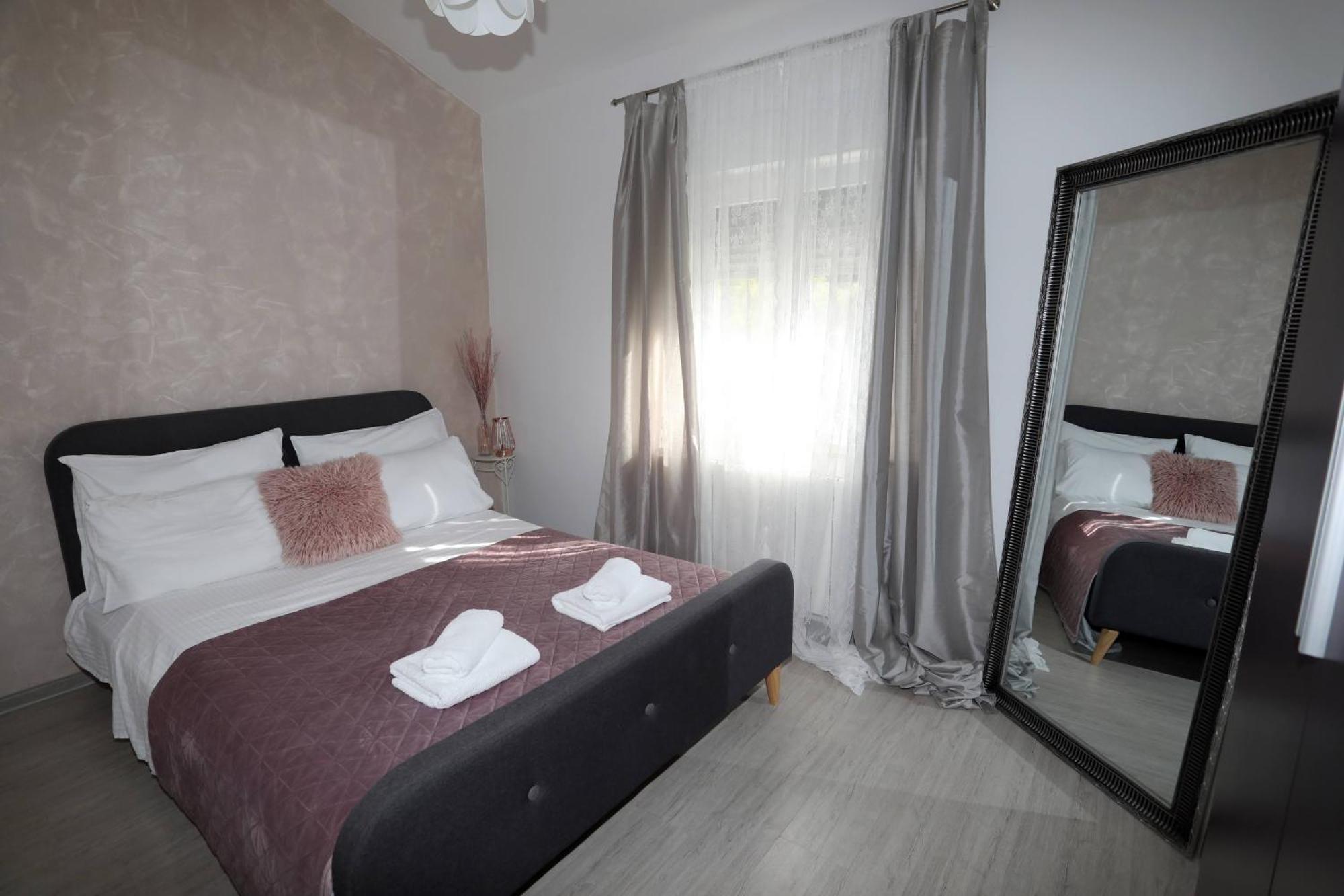 Apartman Debora Sa Privatnim Bazenom Пула Экстерьер фото