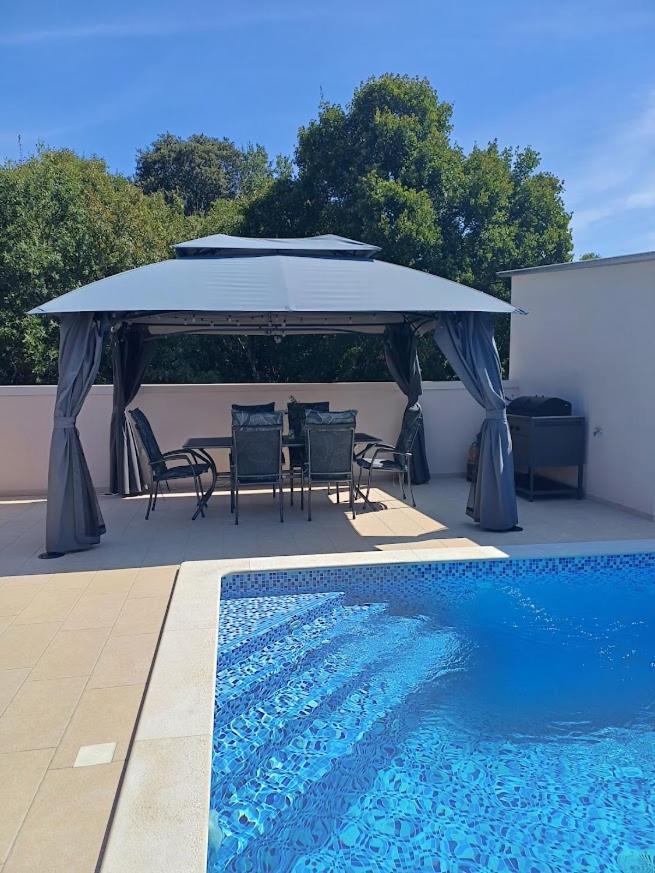 Apartman Debora Sa Privatnim Bazenom Пула Экстерьер фото