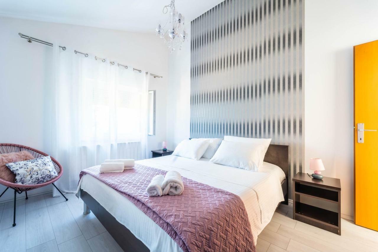 Apartman Debora Sa Privatnim Bazenom Пула Экстерьер фото