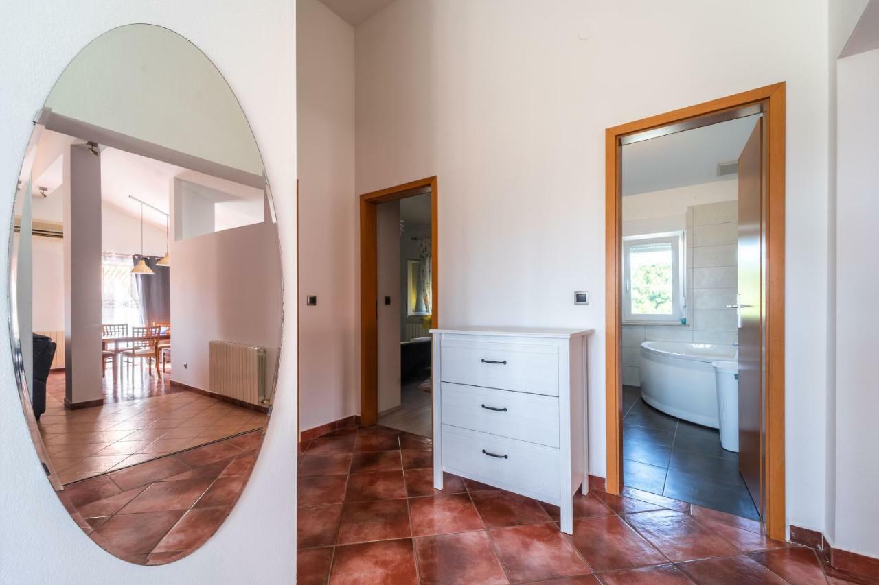 Apartman Debora Sa Privatnim Bazenom Пула Экстерьер фото