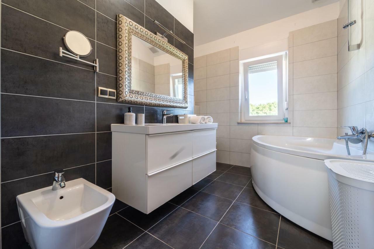 Apartman Debora Sa Privatnim Bazenom Пула Экстерьер фото